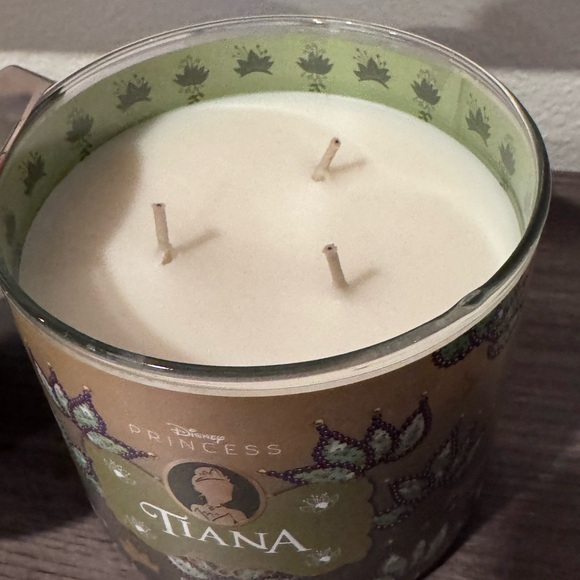 Princess Tiana Candle Bath and Body Works - Picture 2 of 3